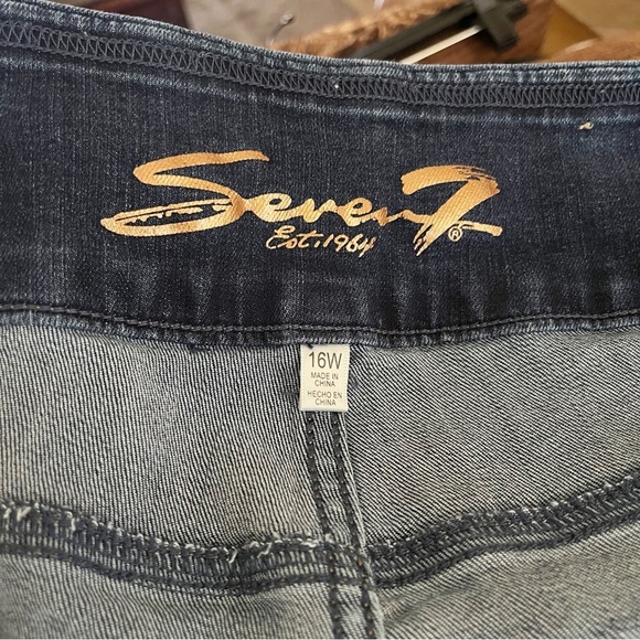 Seven7 Tummy Toner Jeans Size 16W Dark Blue Tapered Leg Mid Rise Pull On Stretch - Picture 6 of 6